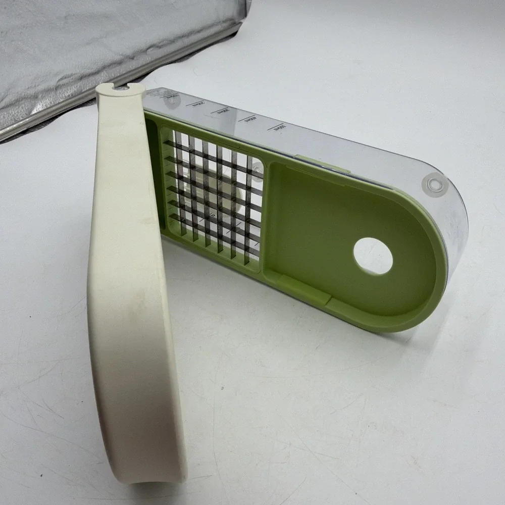 Vidalia Chop Wizard Vegetable Fruit Chopper Dicer 2 Cup Base Stainless Blades